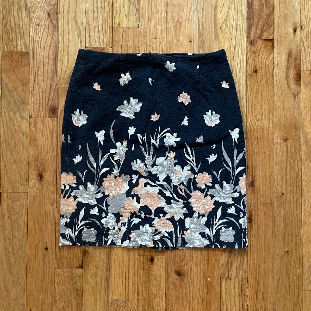 Navy floral mini skirt size Small